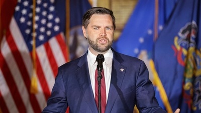 Republican U.S. vice presidential nominee JD Vance speaks at VFW Post 92 in New Kensington, Pennsylvania, U.S. August 15, 2024.  REUTERS/Quinn Glabicki (REUTERS)