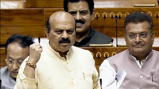 The BJP leaders, led by Bommai, gathered at Maurya Circle on Racecourse Road to protest against the Congress-led state government, alleging that its policies were detrimental to the public. Despite their grievances, the protest was conducted without the necessary police permission, rendering it an illegal assembly. (SansadTV)