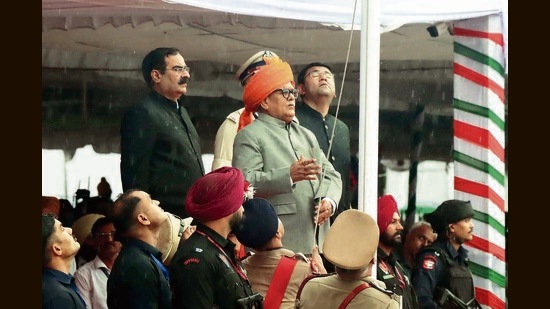 The administrator also awarded commendation certificates to 25 employees of the Chandigarh administration and general public for rendering outstanding services in the field of public services, art and culture, social services and sports. (Kehav Singh/HT)