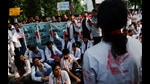 Doctors shout slogans as they hold placards during a protest rally demanding justice following the rape and murder of a trainee medic at a hospital in Kolkata, in New Delhi, India, August 16, 2024. REUTERS/Priyanshu Singh (REUTERS) Doctors shout slogans as they hold placards during a protest rally demanding justice following the rape and murder of a trainee medic at a hospital in Kolkata, in New Delhi, India, August 16, 2024. REUTERS/Priyanshu Singh (REUTERS)