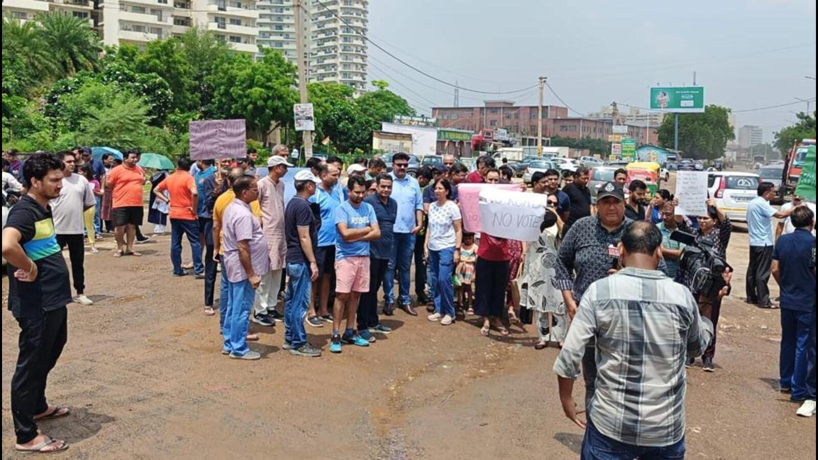 Gurugram residents protest against damaged stretch on Rampura-Pataudi road