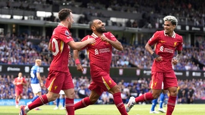 Liverpool's Mohamed Salah, center, celebrates after he scores his side's second goal during the English Premier League soccer match between Ipswich Town and Liverpool (AP)