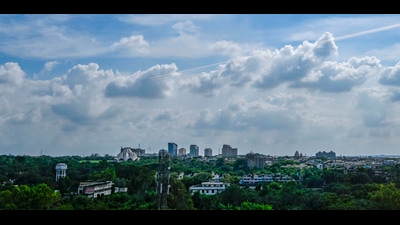 An overcast sky at New Friends Colony in New Delhi on Friday. (Raj K Raj/HT Photo) An overcast sky at New Friends Colony in New Delhi on Friday. (Raj K Raj/HT Photo)