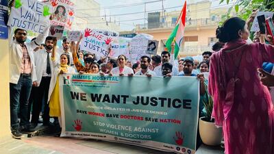 Doctors and patients protest in Gautam Budh Nagar on Saturday. (HT Photo)