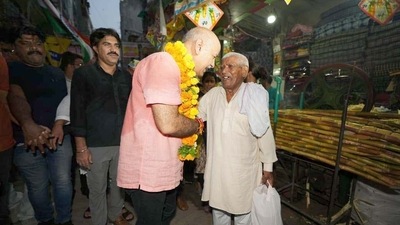 Former deputy CM Manish Sisodia takes part in a padyatra at West Vinod Nagar in east Delhi on Saturday. (HT Photo) Former deputy CM Manish Sisodia takes part in a padyatra at West Vinod Nagar in east Delhi on Saturday. (HT Photo)