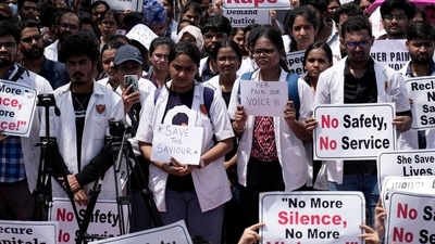 Kolkata murder case LIVE Updates: Resident doctors and medical students across the city's government hospital stage a protest against the rape and killing of a woman doctor at Kolkata's RG Kar Medical College in Mumbai on August 16. Kolkata murder case LIVE Updates: Resident doctors and medical students across the city's government hospital stage a protest against the rape and killing of a woman doctor at Kolkata's RG Kar Medical College in Mumbai on August 16.