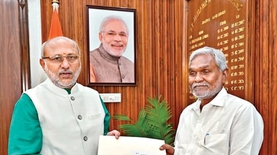Jharkhand CM Champai Soren tenders resignation to governor CP Radhakrishnan at Raj Bhavan in Ranchi on July 3, 2024. (ANI) Jharkhand CM Champai Soren tenders resignation to governor CP Radhakrishnan at Raj Bhavan in Ranchi on July 3, 2024. (ANI)
