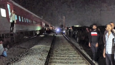People gather after coaches of the Sabarmati Express passenger train derailed between Kanpur and Bhimsen station in Uttar Pradesh, Saturday, Aug. 17, 2024. (PTI) People gather after coaches of the Sabarmati Express passenger train derailed between Kanpur and Bhimsen station in Uttar Pradesh, Saturday, Aug. 17, 2024. (PTI)