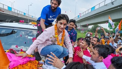 Wrestler Vinesh Phogat upon her arrival at IGI airport from Paris after a historic performance at the Paris Olympics 2024 at IGI Airport in New Delhi (RAJ K RAJ /HT PHOTO)