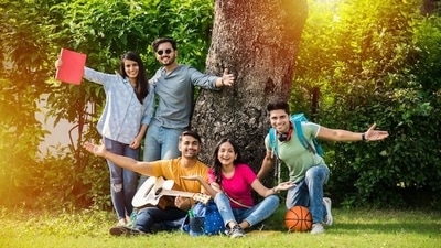 Thriving in your first year of college: From homesickness to friendships, here are key tips for successful campus life (Image by Freepik) Thriving in your first year of college: From homesickness to friendships, here are key tips for successful campus life (Image by Freepik)