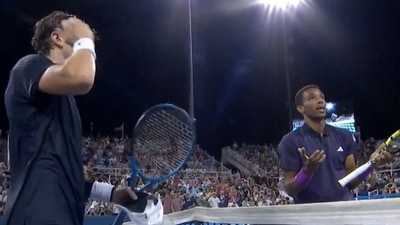 Felix Auger-Aliassime argues with umpire after the controversial call (X) Felix Auger-Aliassime argues with umpire after the controversial call (X)