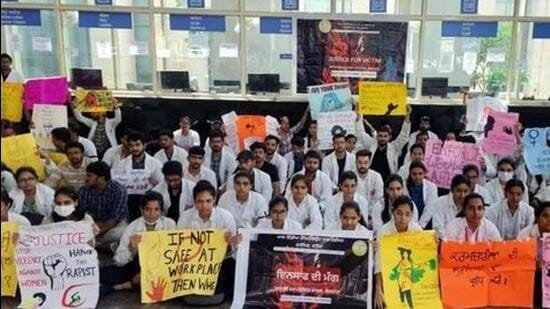 Medical students and residents protesting the Kolkata rape and murder of trainee doctor (PTI Photo)