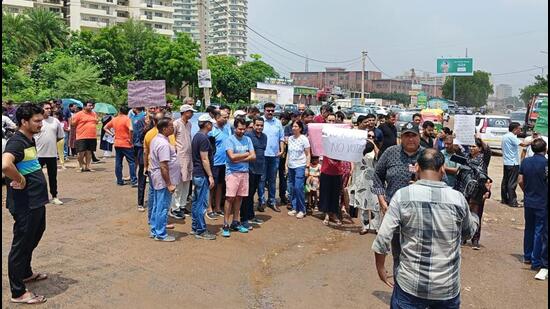Residents of Bestech Park View Ananda condominiums in Sector 81 protest on Saturday. (Parveen Kumar/HT Photo)