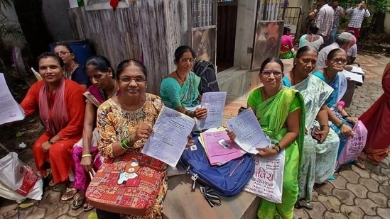 Womens collecting documents and certificates for the Mukhyamantri Majhi Ladki Bahin Yojana. ( Praful Gangurde / HT Photo )