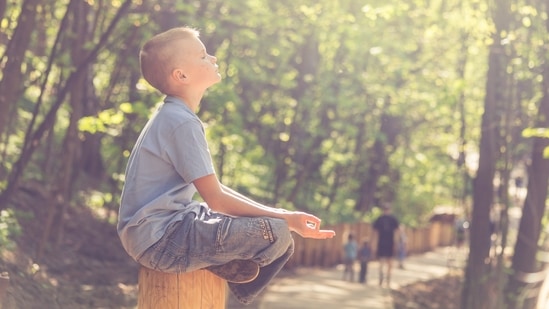 Sun protection for children: Tips to protect children's sensitive skin from harmful UV rays (Photo by Vitolda Klein on Unsplash)