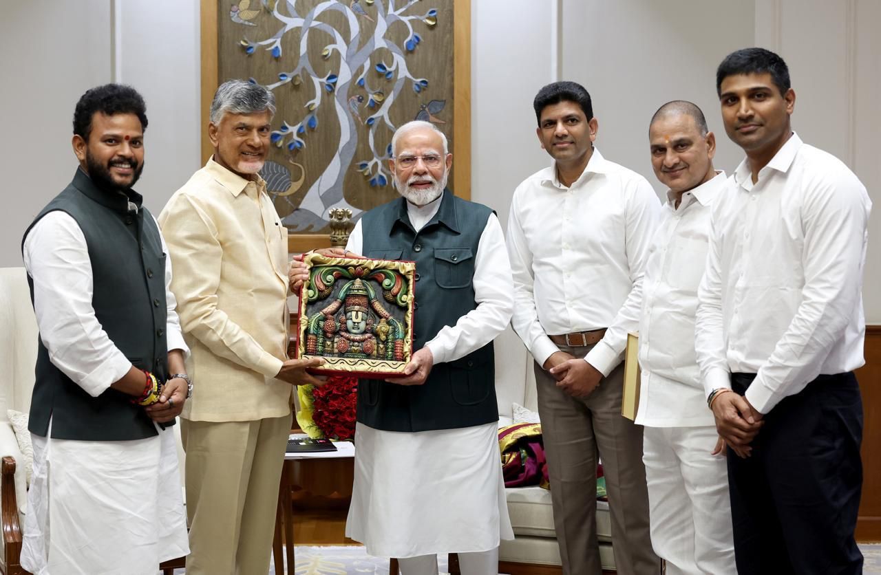 Prime Minister Narendra Modi with Andhra Pradesh chief minister N Chandrababu Naidu, civil aviation minister Ram Mohan Naidu Kinjarapu (extreme left) and MoS rural development Dr. Chandrashekhar Pemmasani.