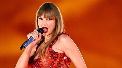 Taylor Swift reveals her new coping strategies during her London concert on Friday.
(Photo by JULIEN DE ROSA / AFP) / -- IMAGE RESTRICTED TO EDITORIAL USE - STRICTLY NO COMMERCIAL USE -- (AFP) Taylor Swift reveals her new coping strategies during her London concert on Friday.
(Photo by JULIEN DE ROSA / AFP) / -- IMAGE RESTRICTED TO EDITORIAL USE - STRICTLY NO COMMERCIAL USE -- (AFP)