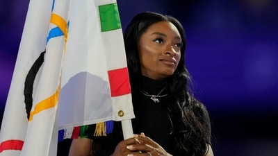 Simone Biles trolled for wearing Packers jacket to Bears preseason game in Chicago (AP Photo/Natacha Pisarenko) (AP) Simone Biles trolled for wearing Packers jacket to Bears preseason game in Chicago (AP Photo/Natacha Pisarenko) (AP)