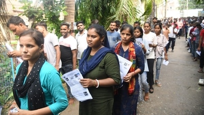Candidates wait to enter the exam hall to appear for Bihar Police Constable exam, at DAV high School Danapur in Patna. (Santosh Kumar) Candidates wait to enter the exam hall to appear for Bihar Police Constable exam, at DAV high School Danapur in Patna. (Santosh Kumar)