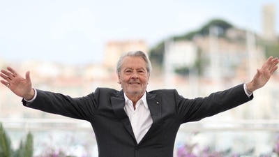 (FILES) French actor Alain Delon poses during a photocall before being awarded with an Honorary Palme d'Or at the 72nd edition of the Cannes Film Festival in Cannes, southern France, on May 19, 2019. French film legend Alain Delon has died at the age of 88, his three children told AFP in a statement on August 18, 2024, following a battle with ill health. (Photo by Valery HACHE / AFP) (AFP) (FILES) French actor Alain Delon poses during a photocall before being awarded with an Honorary Palme d'Or at the 72nd edition of the Cannes Film Festival in Cannes, southern France, on May 19, 2019. French film legend Alain Delon has died at the age of 88, his three children told AFP in a statement on August 18, 2024, following a battle with ill health. (Photo by Valery HACHE / AFP) (AFP)