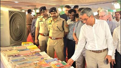 Haryana director general of police (DGP) Shatrujeet Kapur on Saturday inaugurated a state-level seven-day ‘Panipat Mahotsav – 3rd Book Fair’ (August 17 to 23) at SD PG College in Panipat. (HT Photo) Haryana director general of police (DGP) Shatrujeet Kapur on Saturday inaugurated a state-level seven-day ‘Panipat Mahotsav – 3rd Book Fair’ (August 17 to 23) at SD PG College in Panipat. (HT Photo)