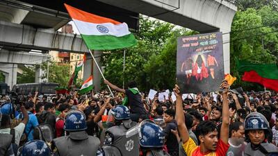 Supporters of arch-rival football clubs East Bengal and Mohun Bagan hold joint protest to condemn the rape and murder of a doctor in Kolkata on Sunday. (AFP) Supporters of arch-rival football clubs East Bengal and Mohun Bagan hold joint protest to condemn the rape and murder of a doctor in Kolkata on Sunday. (AFP)