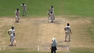 Ishan Kishan smashed two sixes when Jharkhand required 12 runs to win, with just two wickets remaining (X) Ishan Kishan smashed two sixes when Jharkhand required 12 runs to win, with just two wickets remaining (X)