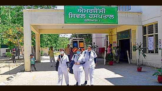 Amid the nationwide protests in the aftermath of the Kolkata rape and murder case, the staff at the civil hospital’s emergency ward claimed that they have been working the night shifts without any security. (HT File)
