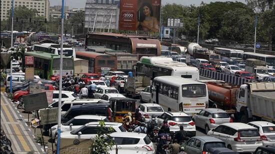 Deputy commissioner of police Sandeep Singh Gill appealed various mandal volunteers to help the police in planning the traffic during the festive season. Accordingly, the volunteers of various circles will assist in traffic planning. (REPRESENTATIVE PHOTO)