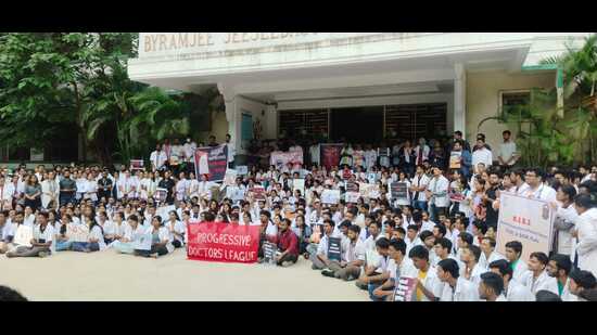 Dr Abhay Shukla, health activist of JAA, said, we demand swift justice for victims and ensuring workplace safety, especially for women doctors and health workers. (HT PHOTO)