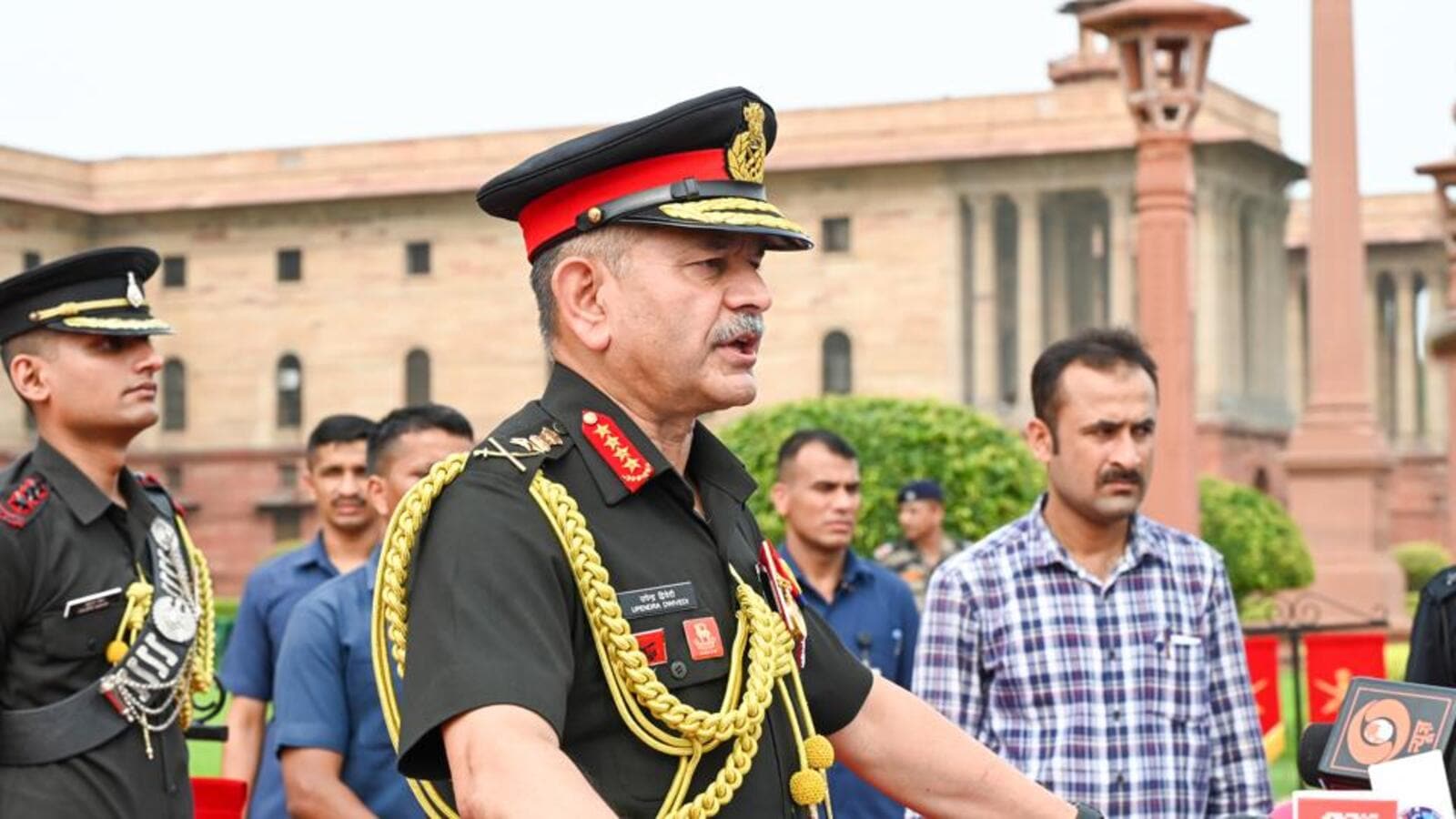 Army chief chairs top meet to outline goals in the run-up to 2047