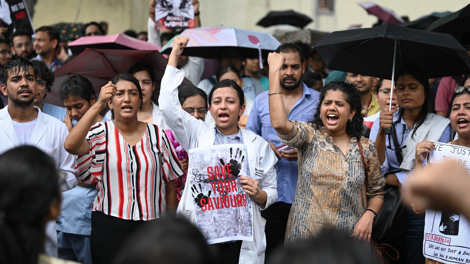 Rape and murder of doctor in Calcutta: Protesting doctors from AIIMS in Delhi hold a consultation in front of the Health Ministry today | Latest news from India