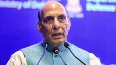 Defence minister Rajnath Singh will embark on a five-day visit to the US starting August 21, following the Indian Defence Acquisition Council's (DAC) approval of two deals with the US (HT file) Defence minister Rajnath Singh will embark on a five-day visit to the US starting August 21, following the Indian Defence Acquisition Council's (DAC) approval of two deals with the US (HT file)