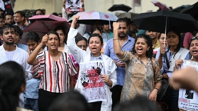 Doctors from AIIMS Delhi at a protest in New Delhi against the rape and murder of a junior doctor in Kolkata on August 13. (Sanchit Khanna/ Hindustan Times)