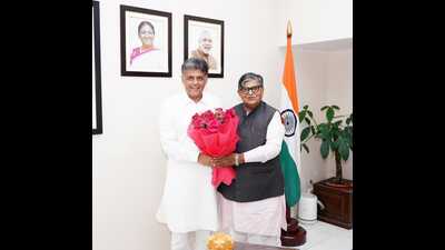 MP Manish Tewari with Punjab governor and UT administrator Gulab Kataria in Chandigarh on Monday. (HT Photo) MP Manish Tewari with Punjab governor and UT administrator Gulab Kataria in Chandigarh on Monday. (HT Photo)