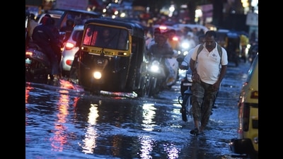 On Sunday, an hour or two of intense rain turned many city roads into streams, obstructing traffic in the bargain. (MAHENDRA KOLHE/ HT) On Sunday, an hour or two of intense rain turned many city roads into streams, obstructing traffic in the bargain. (MAHENDRA KOLHE/ HT)