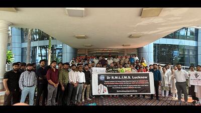 RMLIMS resident doctors staging a protest on the hospital premises in Lucknow on August 19. (Sourced) RMLIMS resident doctors staging a protest on the hospital premises in Lucknow on August 19. (Sourced)
