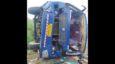 The private bus that met with the accident near Dasuya on the Jalandhar-Pathankot highway on Monday, leaving 25 passengers injured. (HT Photo)
