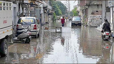 Water logging at New Chandar Nagar Main Road after rain in Ludhiana on Monday. (Manish/HT) Water logging at New Chandar Nagar Main Road after rain in Ludhiana on Monday. (Manish/HT)
