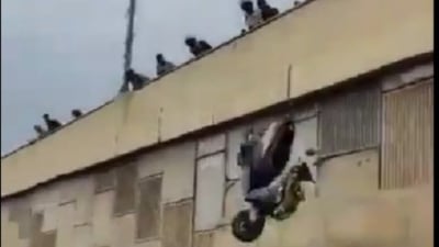 Bengaluru public show outrage on miscreants by tossing scooters from flyover. Watch Bengaluru public show outrage on miscreants by tossing scooters from flyover. Watch