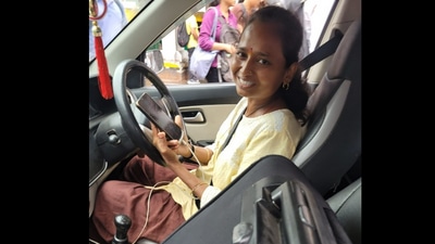 Ola driver Archana Patil's story has left many people in awe of her hard work, (Facebook/@OjasDesai) Ola driver Archana Patil's story has left many people in awe of her hard work, (Facebook/@OjasDesai)