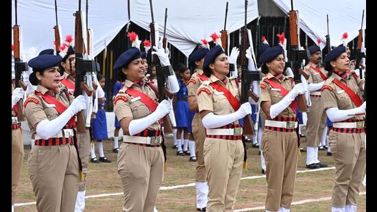 As on January 1, 2023, among the female police personnel, 16 were inspectors, 11 sub-inspectors (SIs), 14 assistant sub-inspectors (ASIs), 119 head constables (HCs) and 960 constables. (HT Photo)