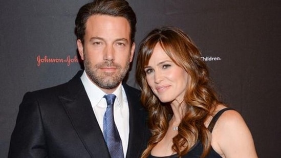 Ben Affleck and Jennifer Garner enjoyed a family dinner with their kids in Connecticut.(AP)