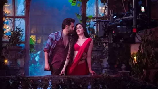 https://www.mobilemasala.com/film-gossip/Shraddha-Kapoor-Reclaims-When-She-Proposed-Varun-Dhawan-Once-He-Rejected-Her-I-Dont-Like-Girls-i291530