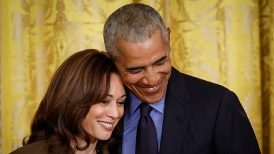 Former President Barack Obama hugs Vice President Kamala Harris during an event to mark the 2010 passage of the Affordable Care Act in the East Room of the White House on April 5, 2022 in Washington, DC. (Photo by CHIP SOMODEVILLA / GETTY IMAGES NORTH AMERICA / AFP) (AFP) Former President Barack Obama hugs Vice President Kamala Harris during an event to mark the 2010 passage of the Affordable Care Act in the East Room of the White House on April 5, 2022 in Washington, DC. (Photo by CHIP SOMODEVILLA / GETTY IMAGES NORTH AMERICA / AFP) (AFP)