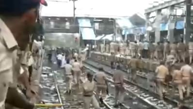 The protest began at Badlapur railway station began on Tuesday morning (ANI) The protest began at Badlapur railway station began on Tuesday morning (ANI)