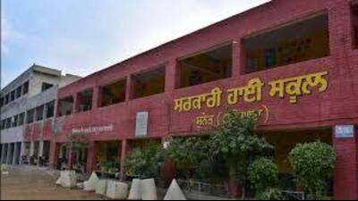 Teachers also mentioned that due to hectic procedure to apply for these scholarships, many parents deny availing the same. (HT file photo)