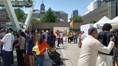 Visitors to the India Day Parade at Nathan Phillips Square in downtown Toronto on Sunday. (HT photo) Visitors to the India Day Parade at Nathan Phillips Square in downtown Toronto on Sunday. (HT photo)