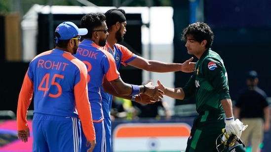 https://www.mobilemasala.com/sports/Naseem-Shah-devastated-feared-for-dads-health-after-Pakistans-T20-WC-loss-to-India-Couldnt-put-up-with-it-anymore-i291790