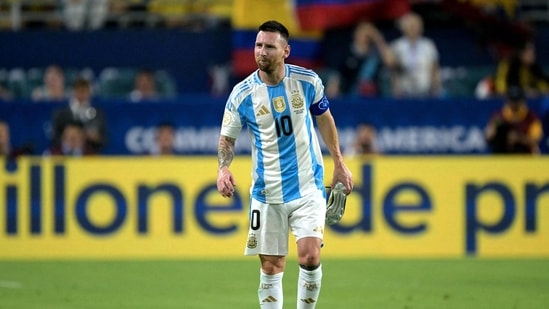 (FILES) Argentina striker No. 10 Lionel Messi leaves the field after an injury (AFP)